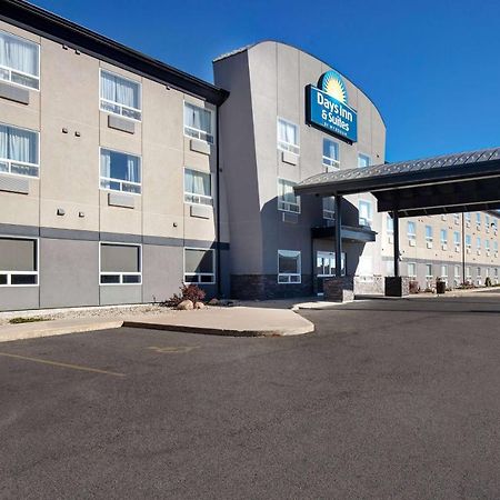 Days Inn & Suites By Wyndham Йорктон Экстерьер фото