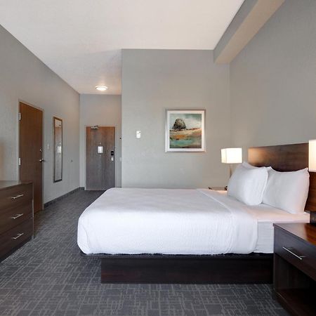 Days Inn & Suites By Wyndham Йорктон Экстерьер фото