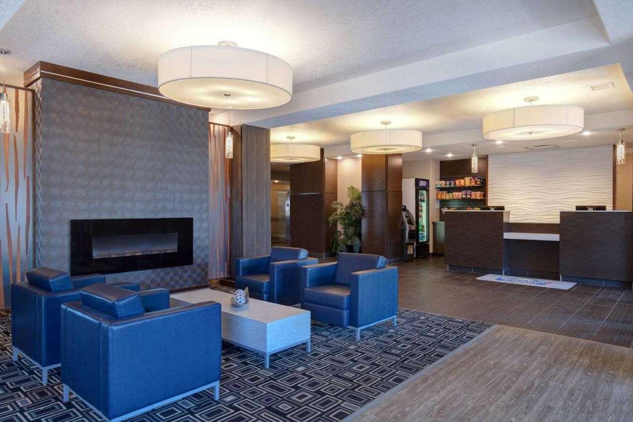 Days Inn & Suites By Wyndham Йорктон Экстерьер фото