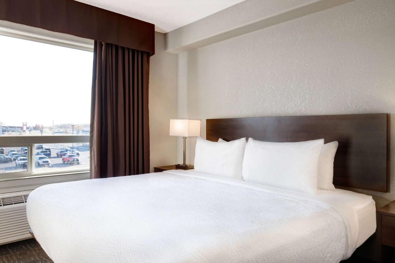 Days Inn & Suites By Wyndham Йорктон Экстерьер фото