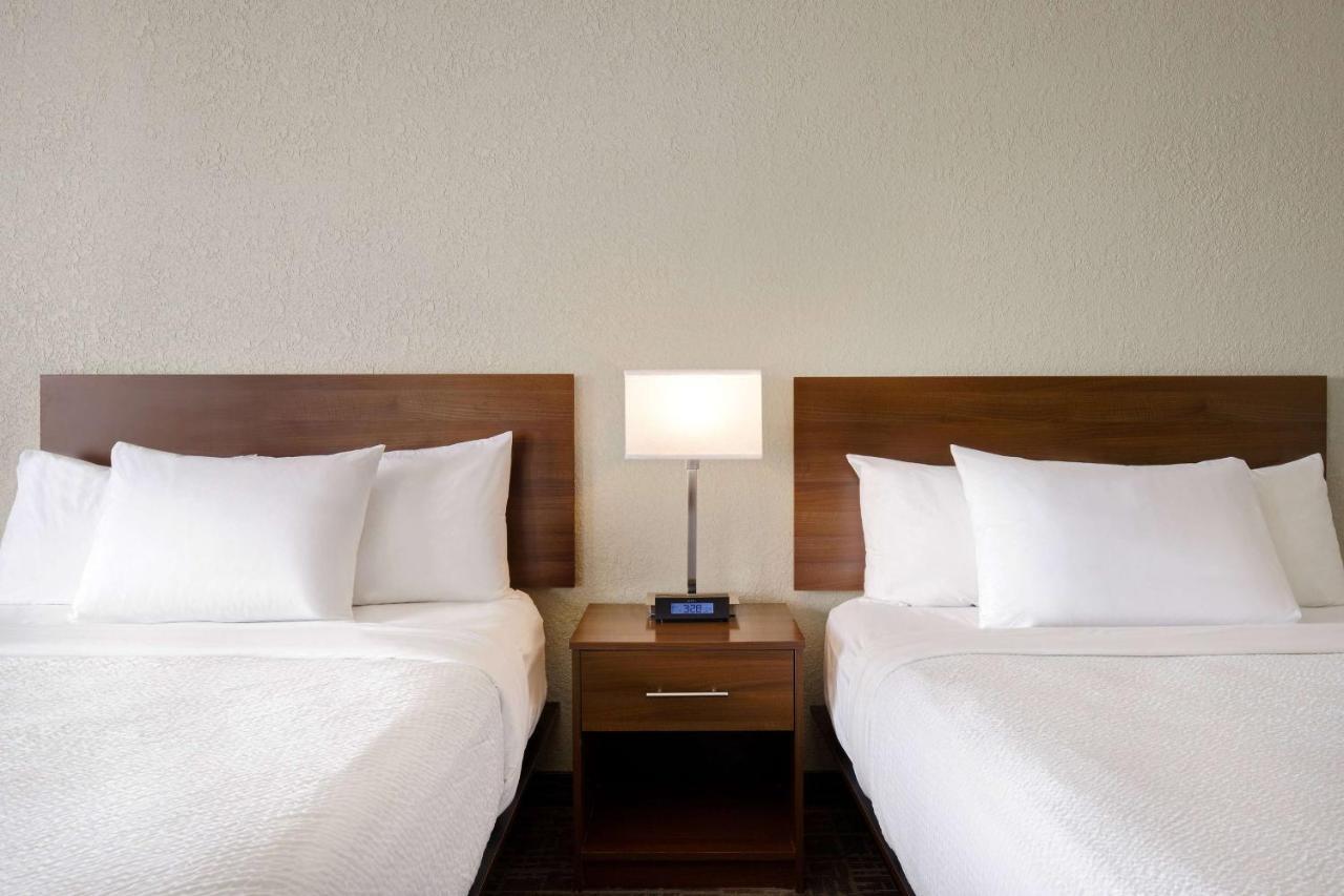 Days Inn & Suites By Wyndham Йорктон Экстерьер фото