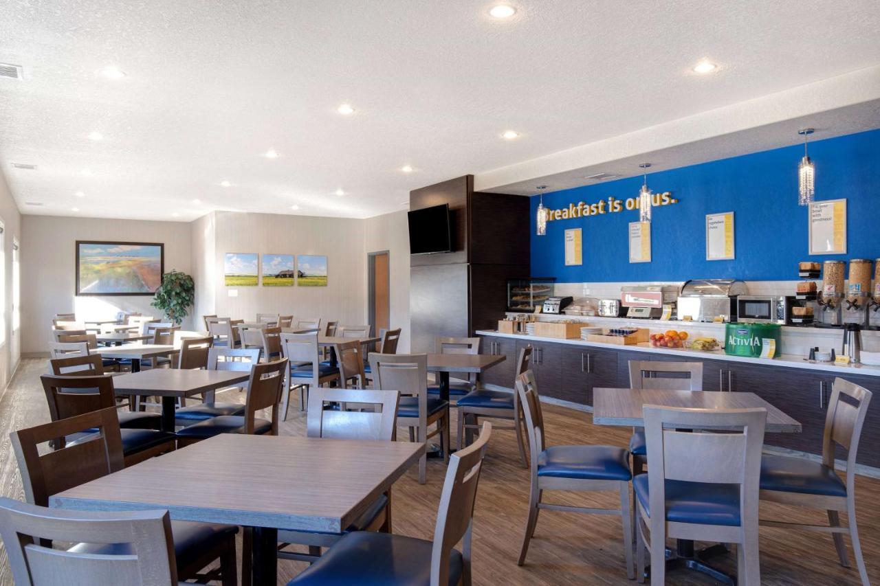Days Inn & Suites By Wyndham Йорктон Экстерьер фото
