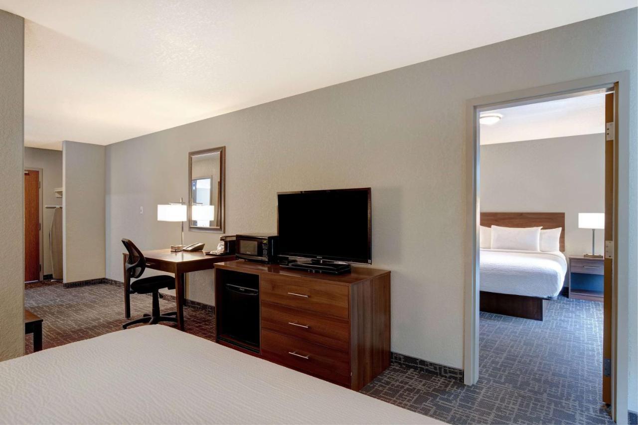 Days Inn & Suites By Wyndham Йорктон Экстерьер фото