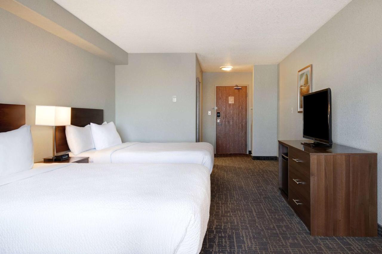 Days Inn & Suites By Wyndham Йорктон Экстерьер фото