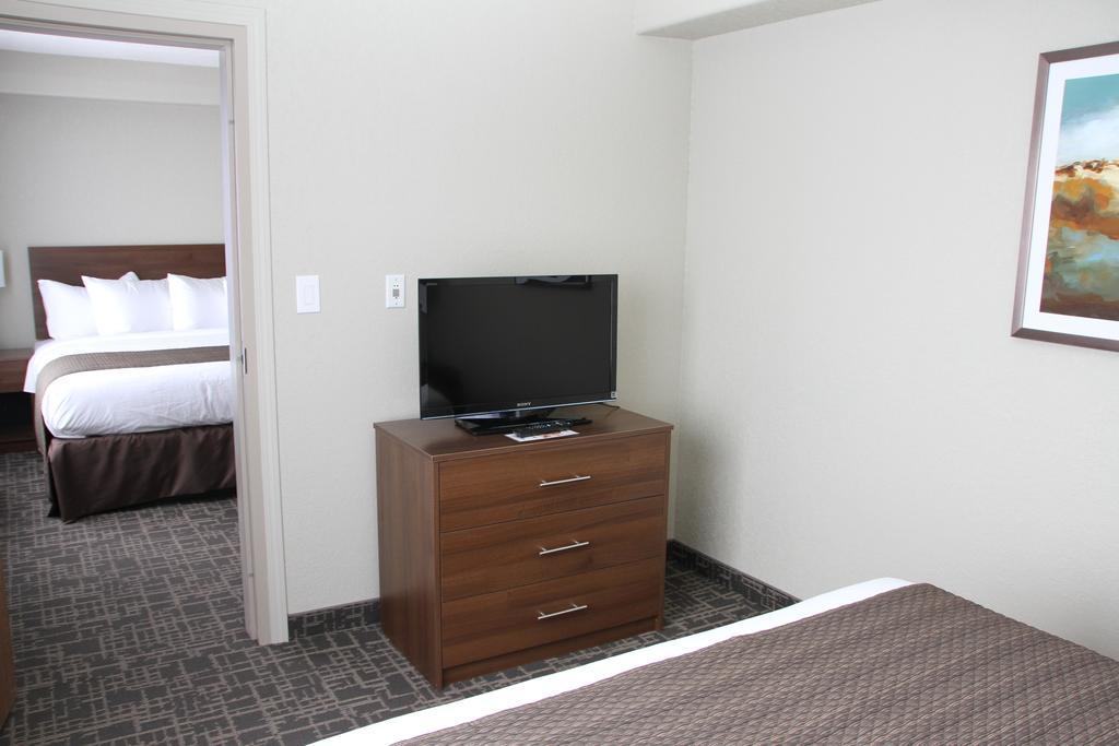 Days Inn & Suites By Wyndham Йорктон Экстерьер фото