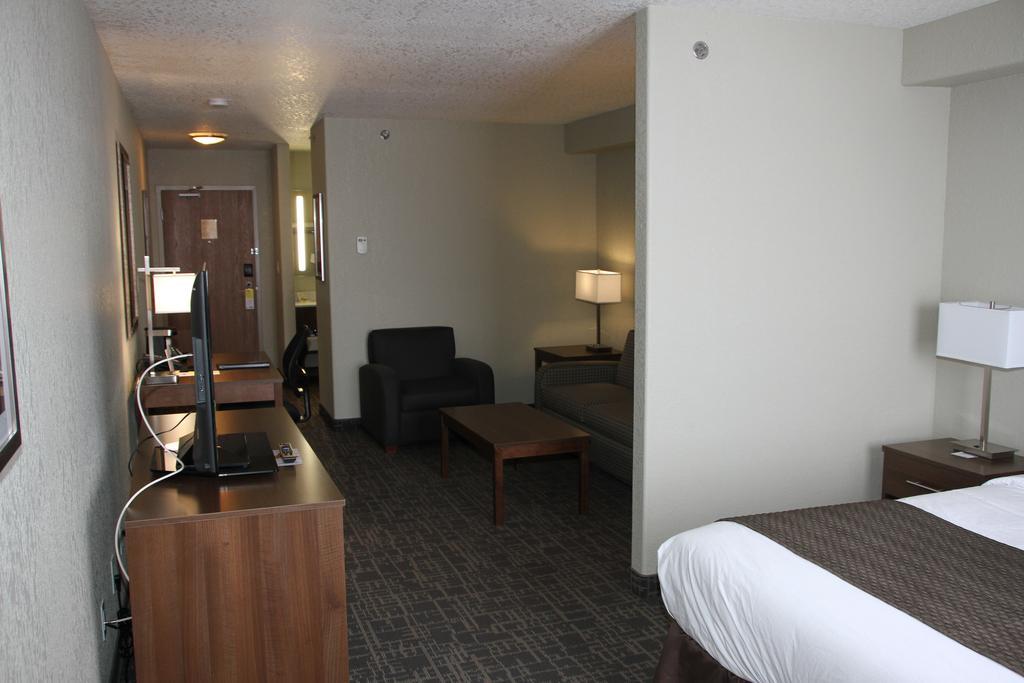 Days Inn & Suites By Wyndham Йорктон Экстерьер фото