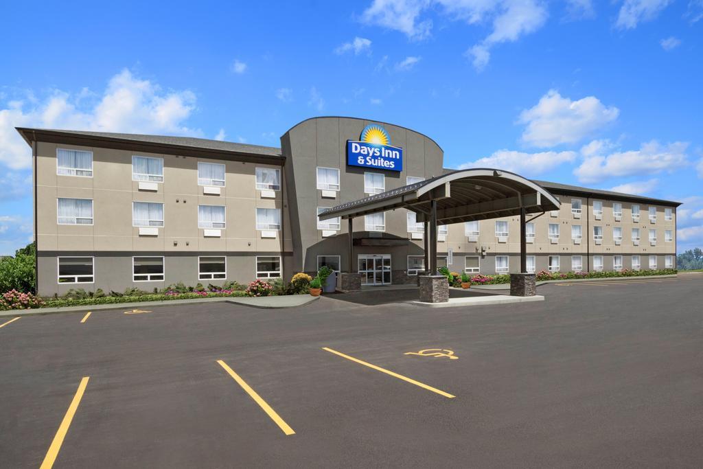 Days Inn & Suites By Wyndham Йорктон Экстерьер фото