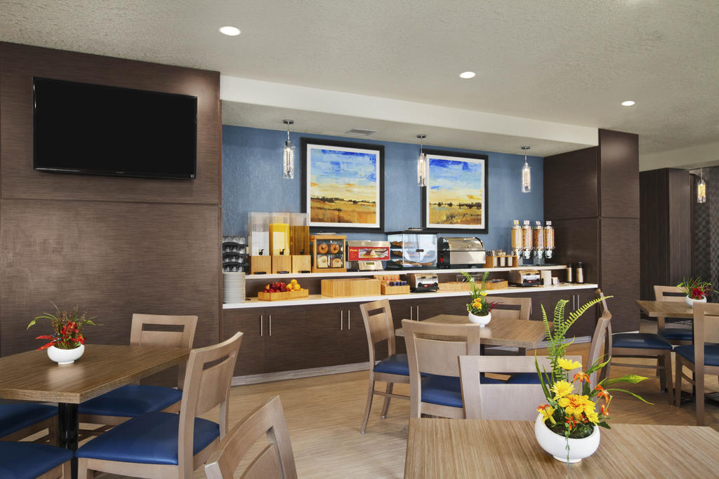 Days Inn & Suites By Wyndham Йорктон Экстерьер фото