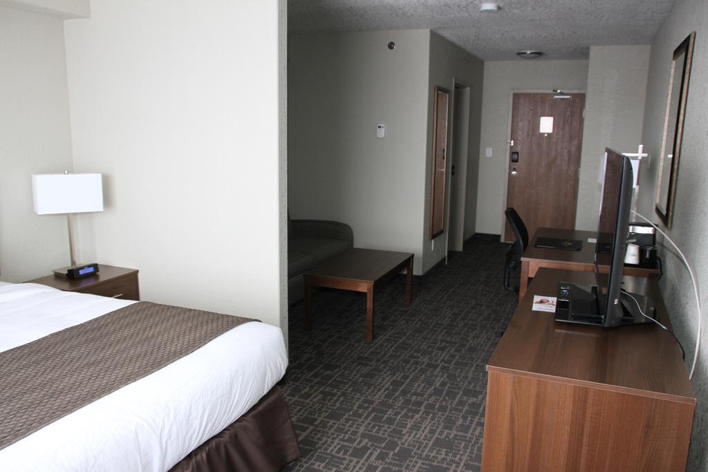 Days Inn & Suites By Wyndham Йорктон Экстерьер фото