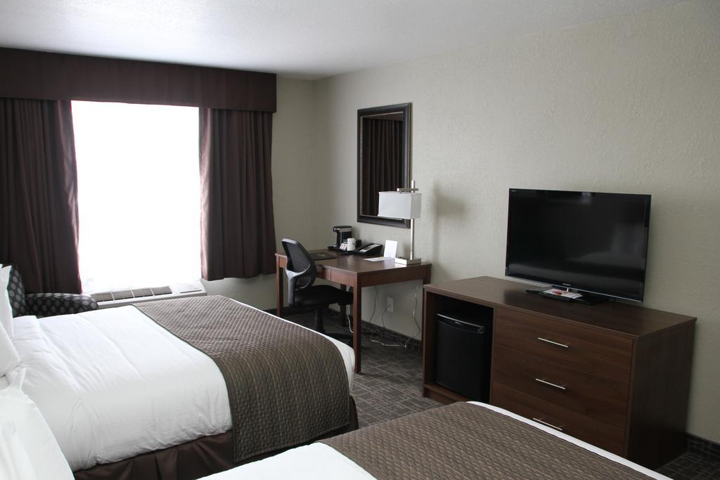 Days Inn & Suites By Wyndham Йорктон Экстерьер фото